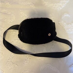 Lululemon Everywhere Belt Bag Black Fleece